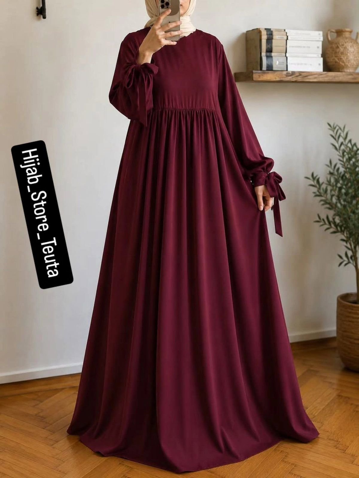 Fustan medine ipek me rrudha, ngjyra bordo