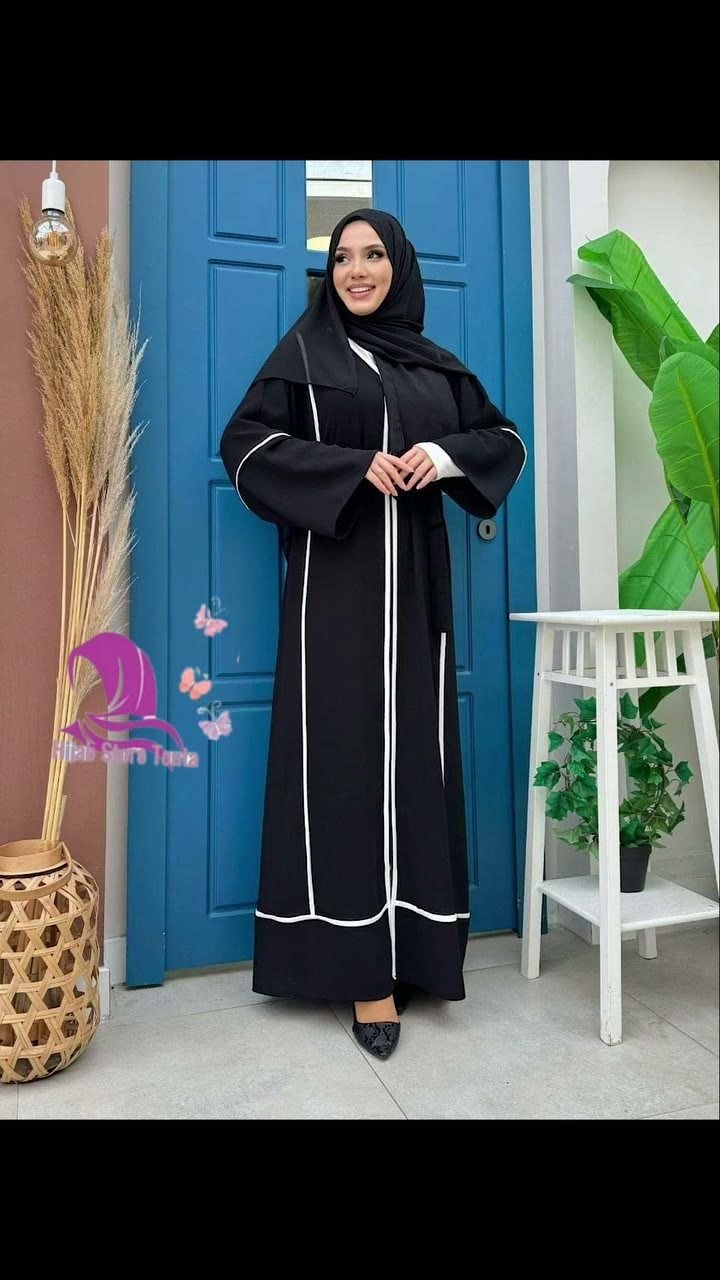 Abaja me vija të bardha, ngjyra e zezë